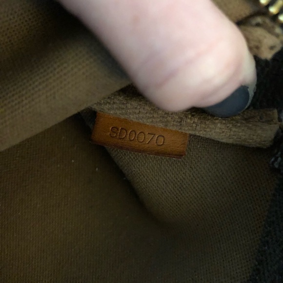 ๐ซSOLD๐ซ ๐HP๐๐ฏAUTHEN LV Monogr Mini Pochette - Picture 5 of 5